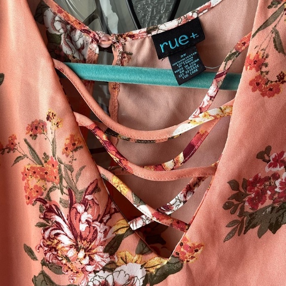 Plus Size Top - Picture 2 of 5